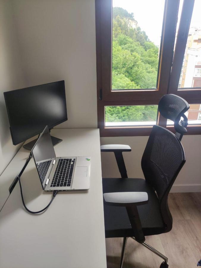 Digital Nomad Paradise - Garaje/pc Monitor